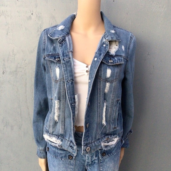 Women Distressed Denim light Blue Washed Jacket Size Medium/Large - Picture 1 of 5
